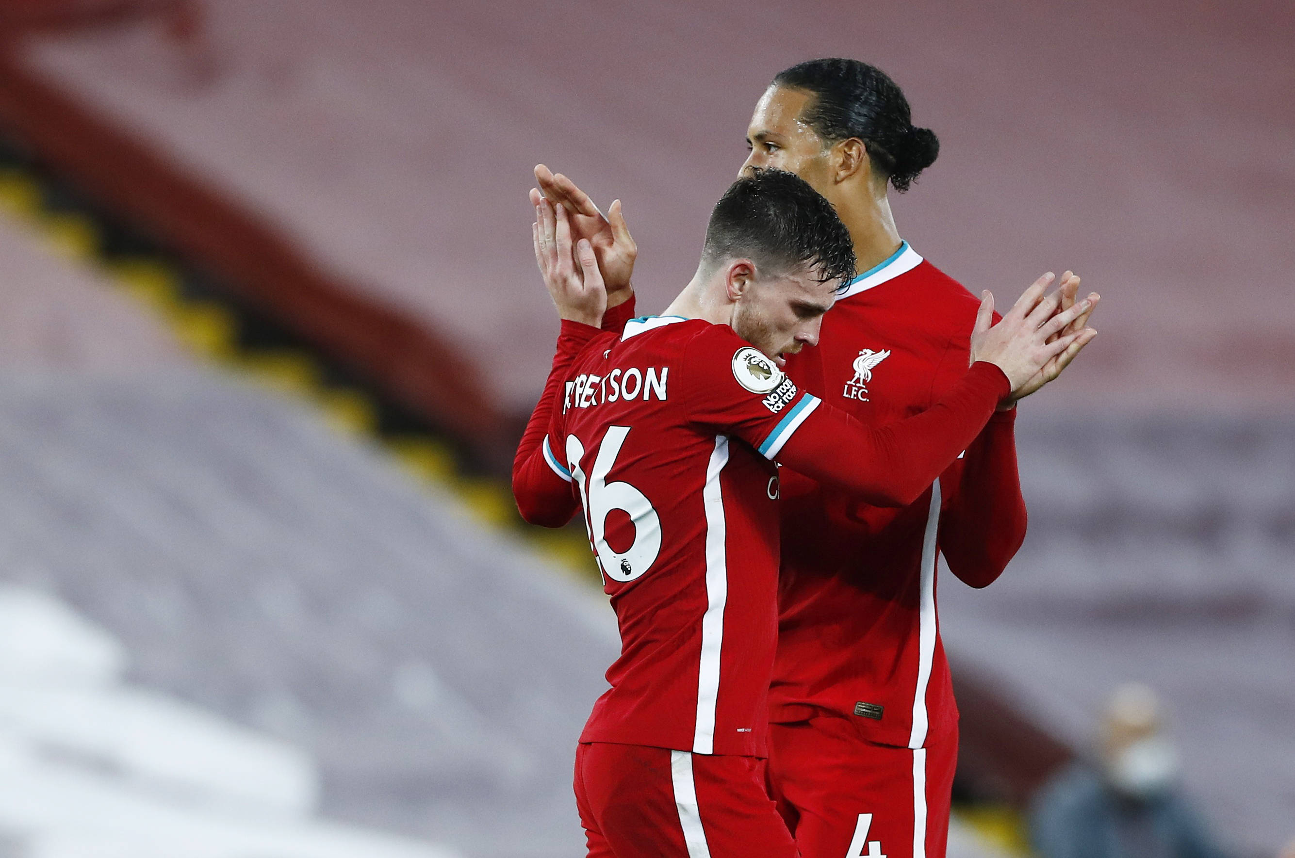 更是对雄鹿 更是对雄鹿